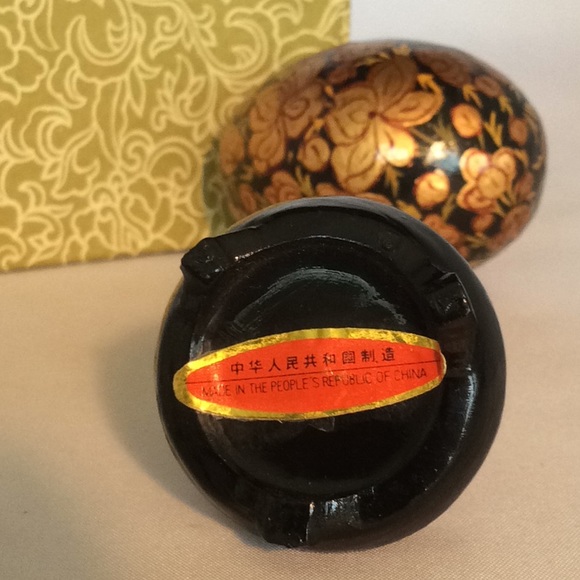 ๐ Vintage Wood Lacquer Egg On Stand Flowers Red Gold - Picture 8 of 9